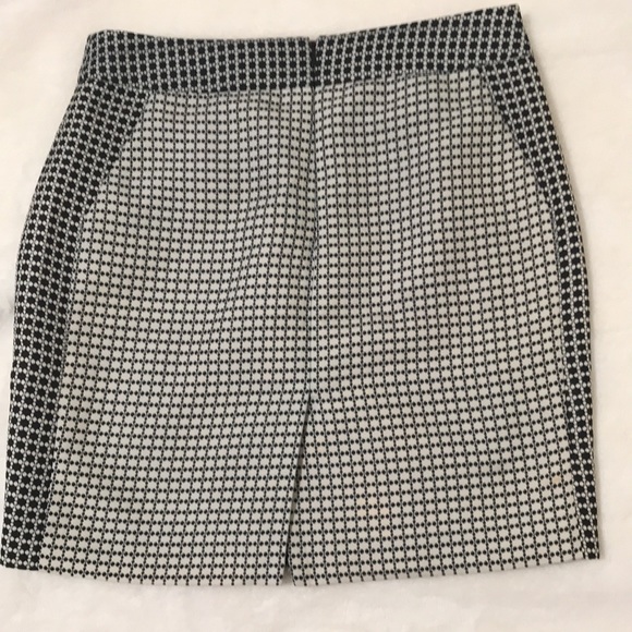 Free with purchase Banana republic mini skirt - Picture 3 of 4